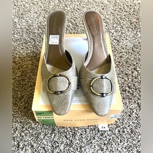 NEW-Women’s petite heel shoe